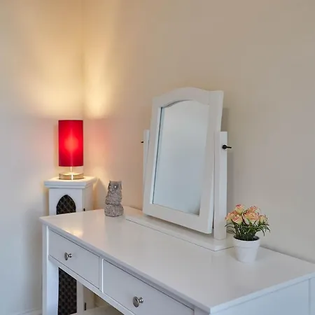 Host & - Church Square Eskape * Whitby